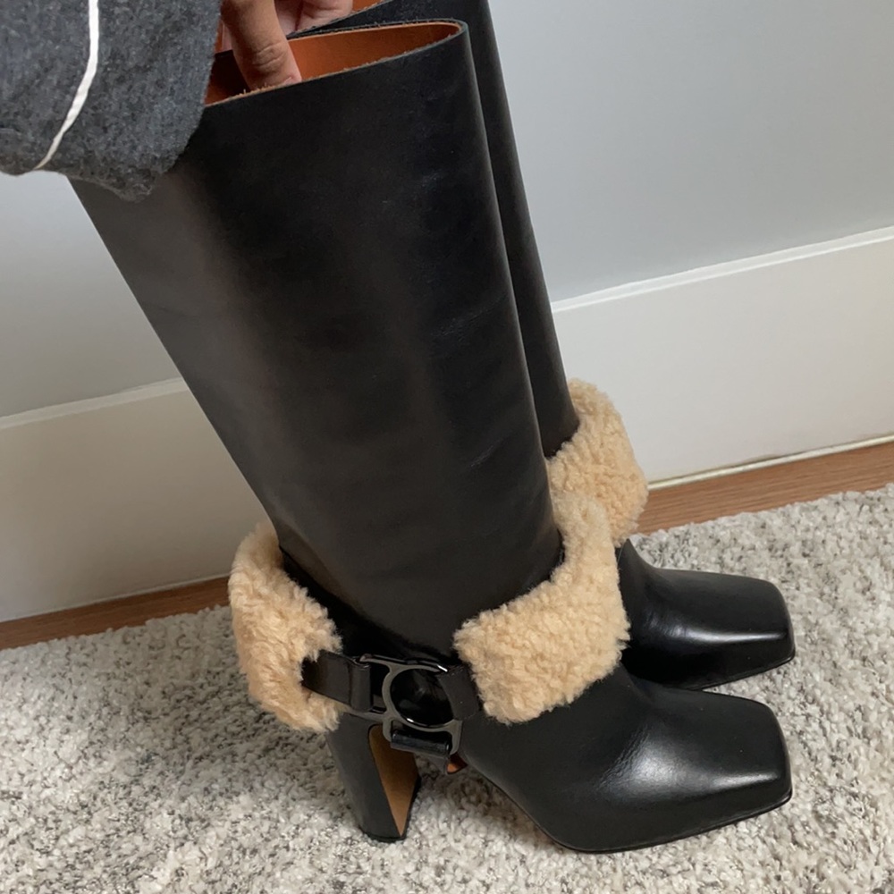 Brand new! Off- White boots